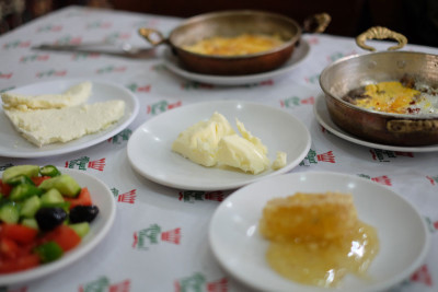 Breakfast at Yılmaz Tandır Evi, photo by Paul Osterlund